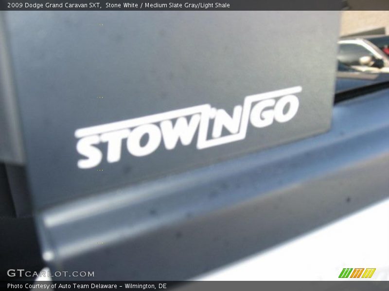 Stone White / Medium Slate Gray/Light Shale 2009 Dodge Grand Caravan SXT