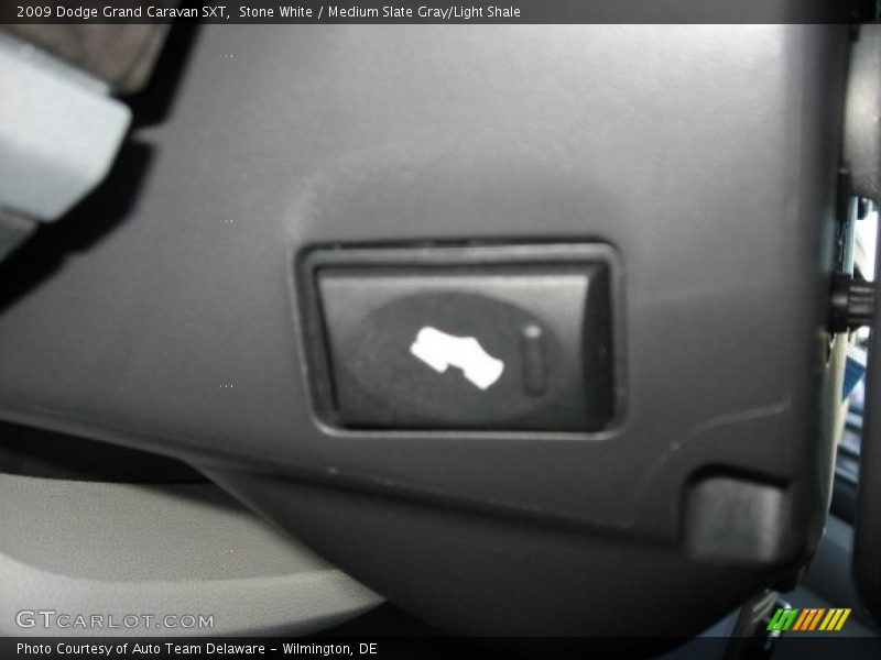 Stone White / Medium Slate Gray/Light Shale 2009 Dodge Grand Caravan SXT