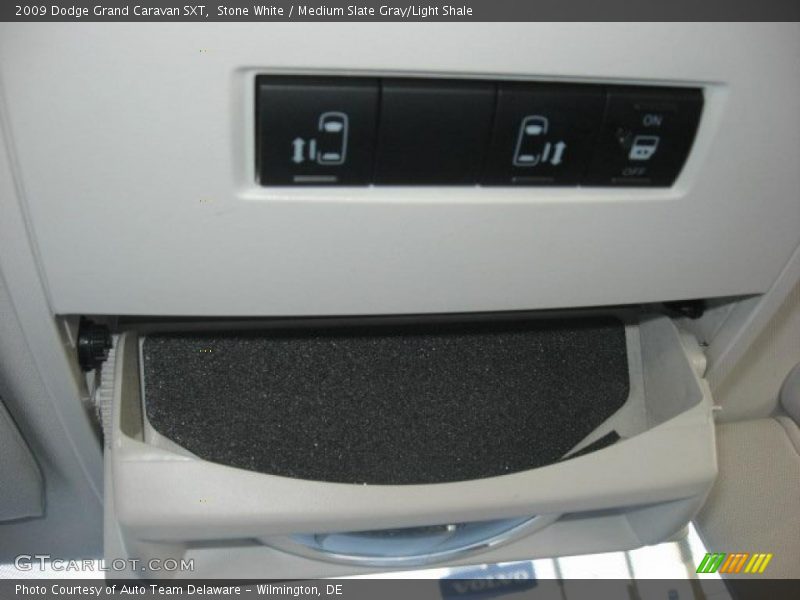 Stone White / Medium Slate Gray/Light Shale 2009 Dodge Grand Caravan SXT