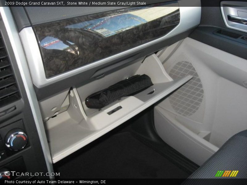 Stone White / Medium Slate Gray/Light Shale 2009 Dodge Grand Caravan SXT