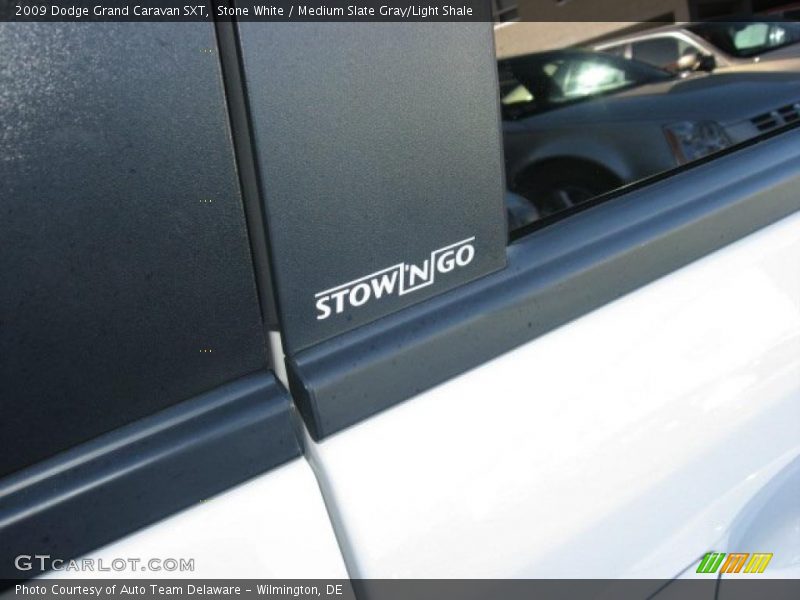 Stone White / Medium Slate Gray/Light Shale 2009 Dodge Grand Caravan SXT