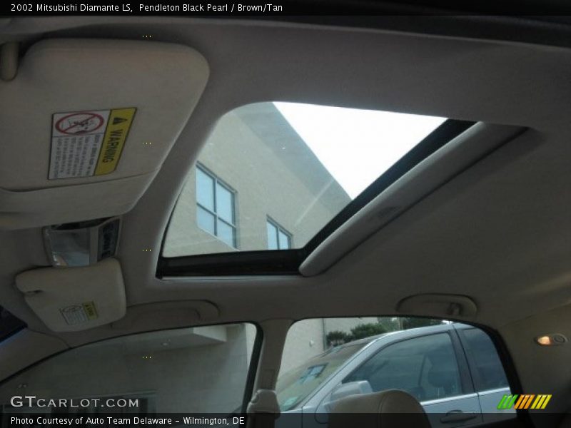 Pendleton Black Pearl / Brown/Tan 2002 Mitsubishi Diamante LS