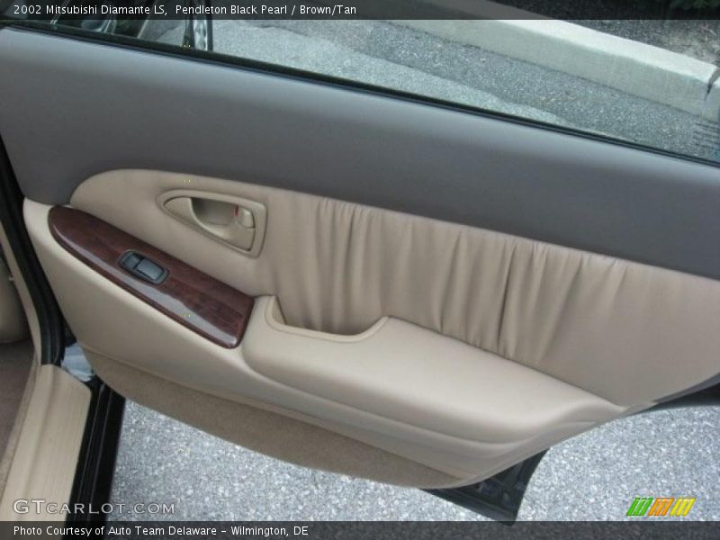 Pendleton Black Pearl / Brown/Tan 2002 Mitsubishi Diamante LS