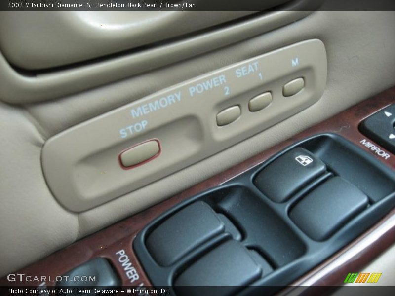 Pendleton Black Pearl / Brown/Tan 2002 Mitsubishi Diamante LS