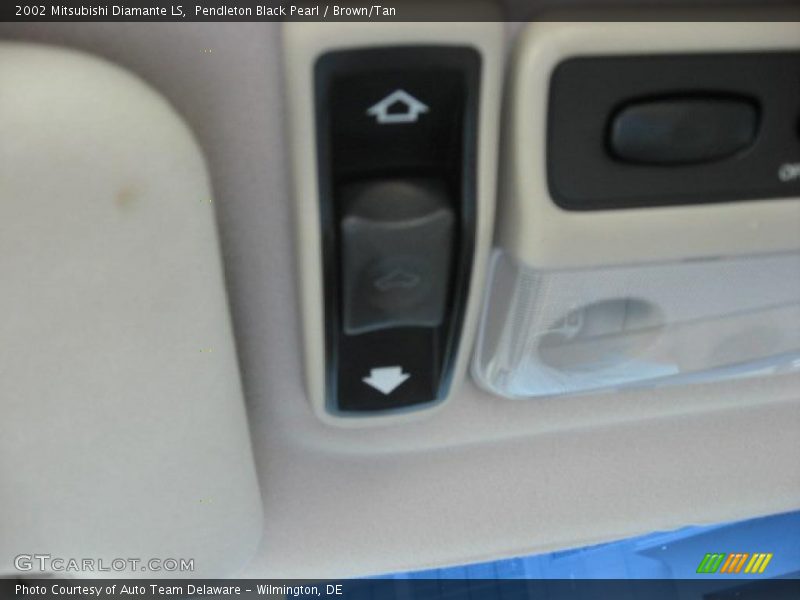 Pendleton Black Pearl / Brown/Tan 2002 Mitsubishi Diamante LS