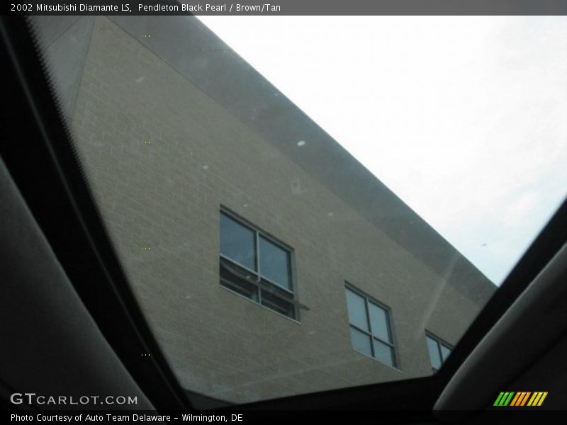 Pendleton Black Pearl / Brown/Tan 2002 Mitsubishi Diamante LS
