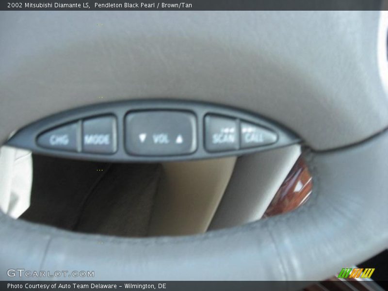 Pendleton Black Pearl / Brown/Tan 2002 Mitsubishi Diamante LS