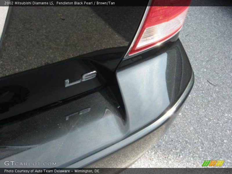 Pendleton Black Pearl / Brown/Tan 2002 Mitsubishi Diamante LS