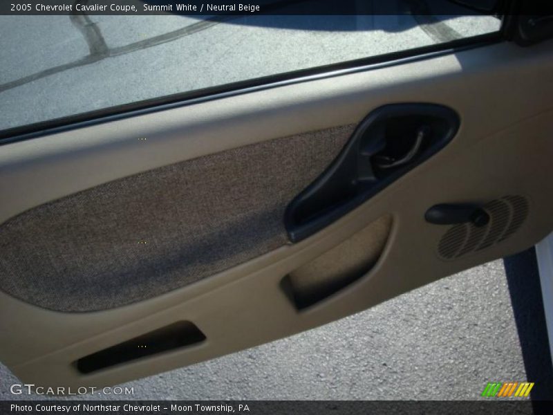 Summit White / Neutral Beige 2005 Chevrolet Cavalier Coupe