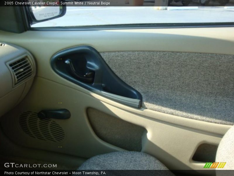Summit White / Neutral Beige 2005 Chevrolet Cavalier Coupe
