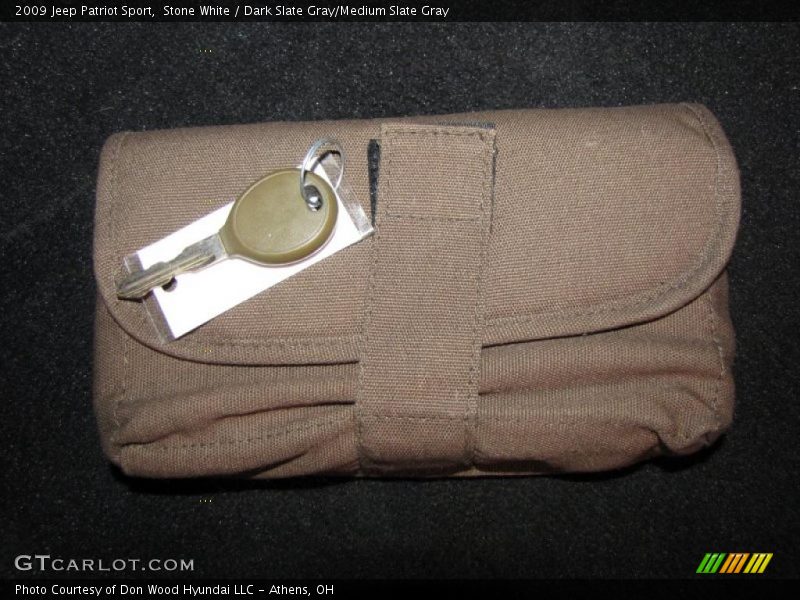 Stone White / Dark Slate Gray/Medium Slate Gray 2009 Jeep Patriot Sport