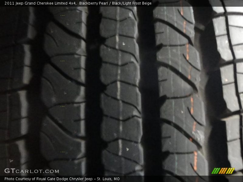 Blackberry Pearl / Black/Light Frost Beige 2011 Jeep Grand Cherokee Limited 4x4