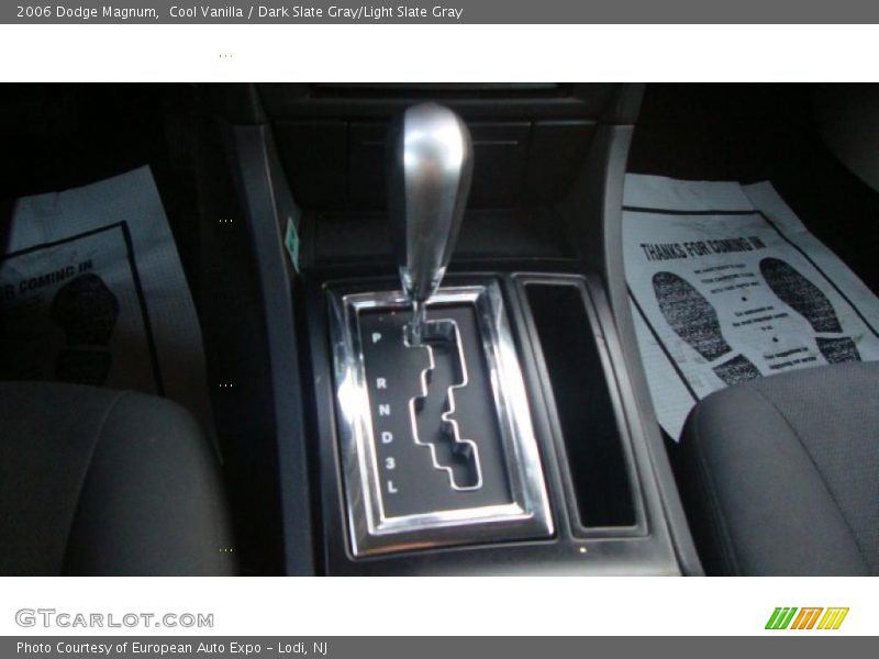 Cool Vanilla / Dark Slate Gray/Light Slate Gray 2006 Dodge Magnum