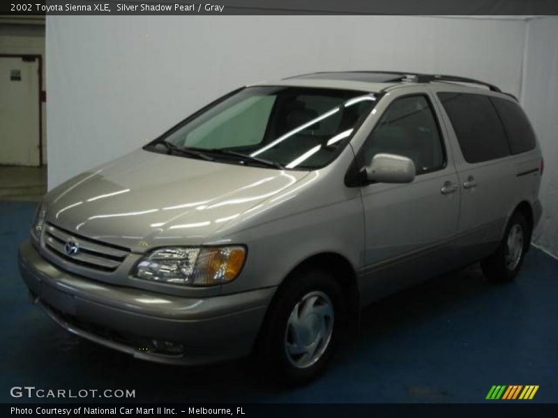 Silver Shadow Pearl / Gray 2002 Toyota Sienna XLE