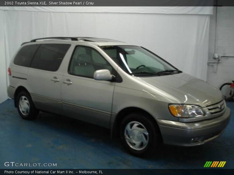 Silver Shadow Pearl / Gray 2002 Toyota Sienna XLE