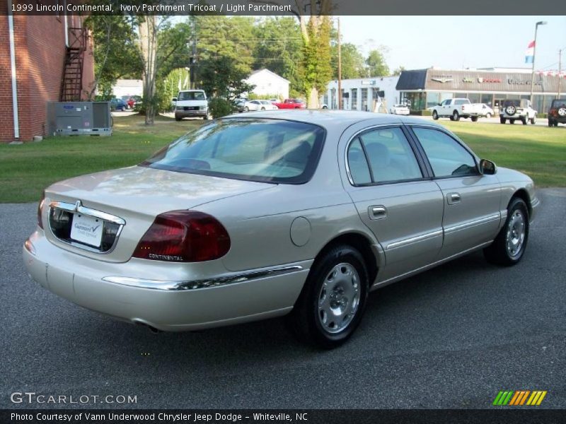 Ivory Parchment Tricoat / Light Parchment 1999 Lincoln Continental