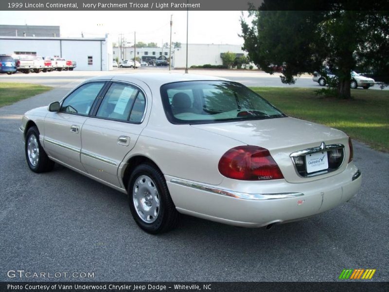 Ivory Parchment Tricoat / Light Parchment 1999 Lincoln Continental