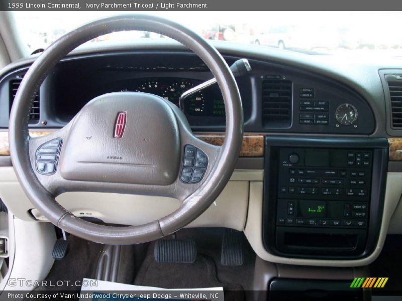 Ivory Parchment Tricoat / Light Parchment 1999 Lincoln Continental
