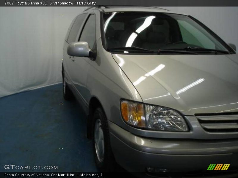 Silver Shadow Pearl / Gray 2002 Toyota Sienna XLE