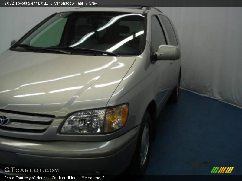 Silver Shadow Pearl / Gray 2002 Toyota Sienna XLE