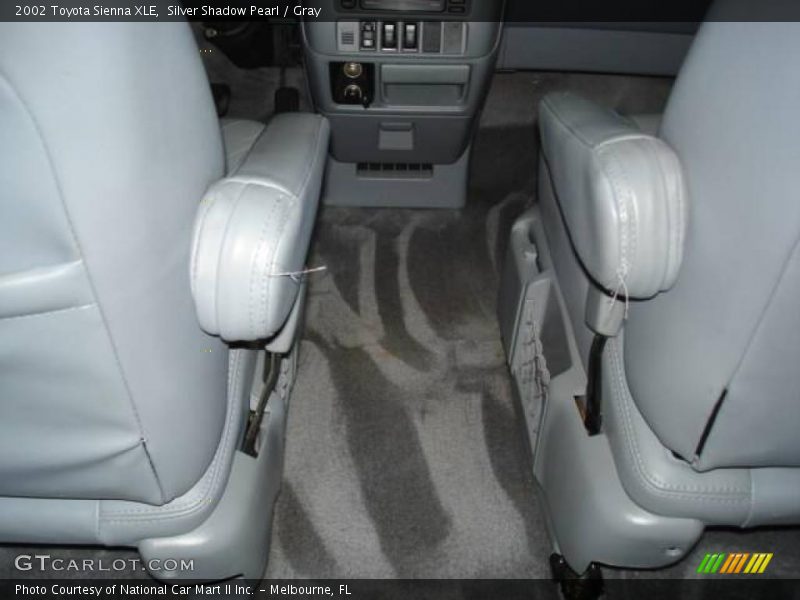 Silver Shadow Pearl / Gray 2002 Toyota Sienna XLE