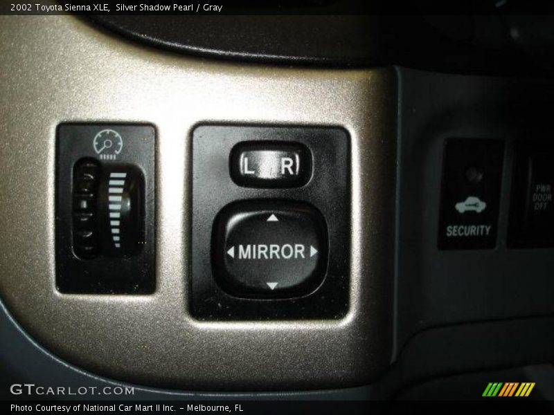 Silver Shadow Pearl / Gray 2002 Toyota Sienna XLE