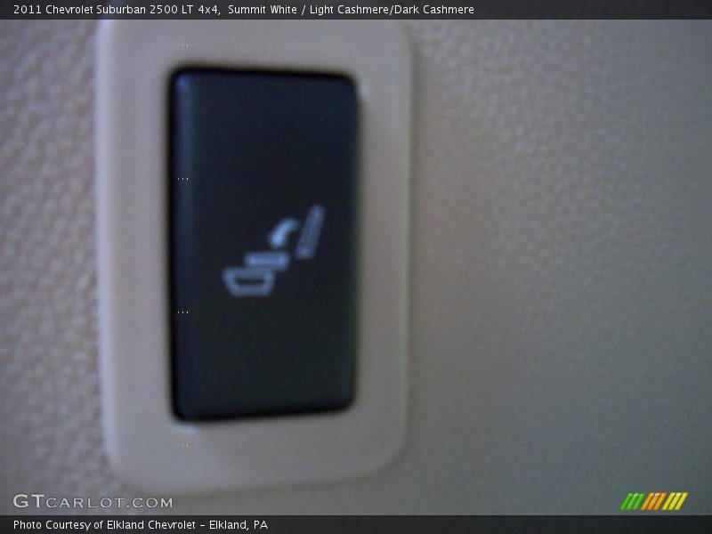 Summit White / Light Cashmere/Dark Cashmere 2011 Chevrolet Suburban 2500 LT 4x4