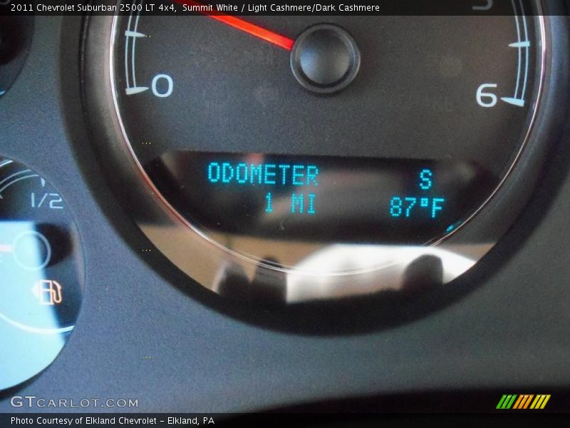 Summit White / Light Cashmere/Dark Cashmere 2011 Chevrolet Suburban 2500 LT 4x4