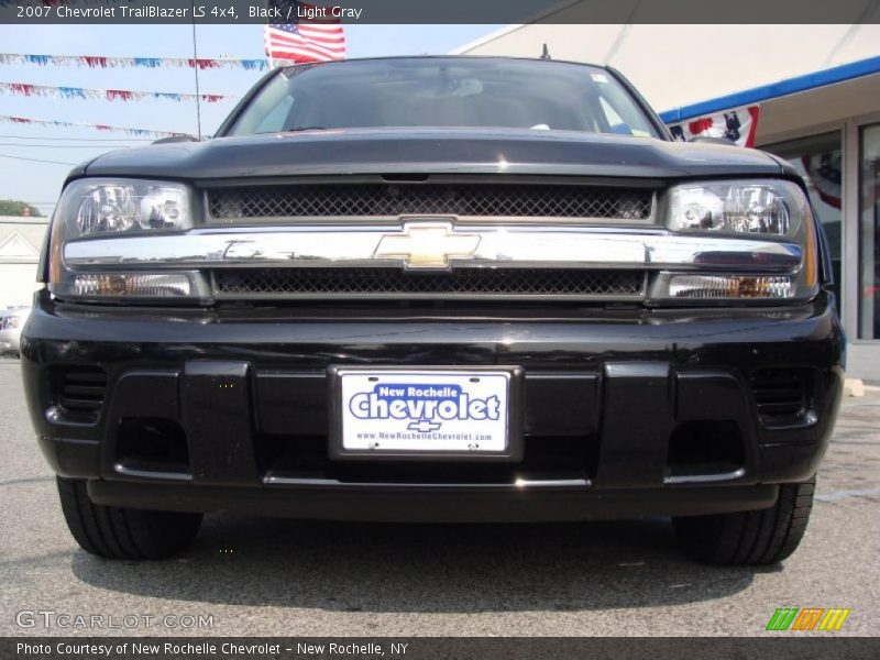Black / Light Gray 2007 Chevrolet TrailBlazer LS 4x4