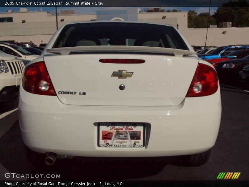 Summit White / Gray 2005 Chevrolet Cobalt LS Sedan