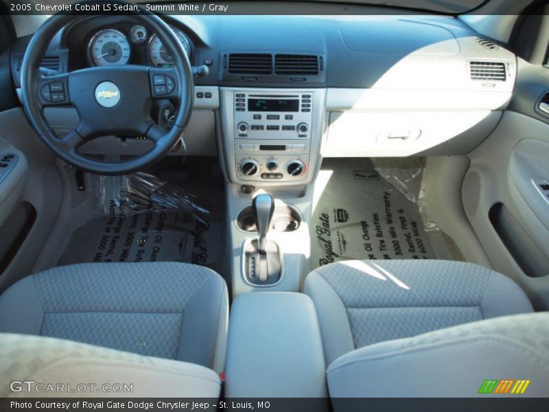 Summit White / Gray 2005 Chevrolet Cobalt LS Sedan