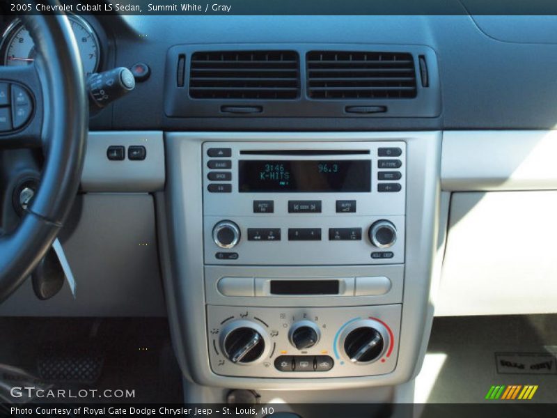 Summit White / Gray 2005 Chevrolet Cobalt LS Sedan