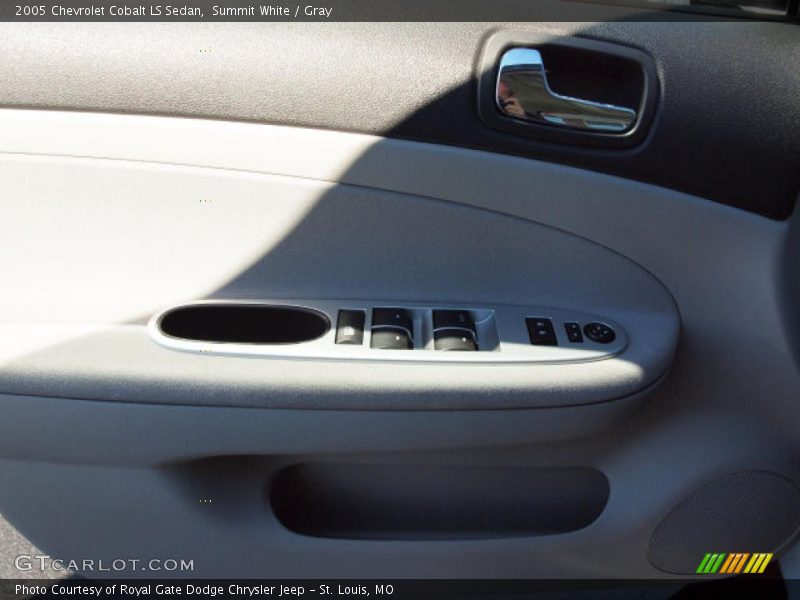 Summit White / Gray 2005 Chevrolet Cobalt LS Sedan