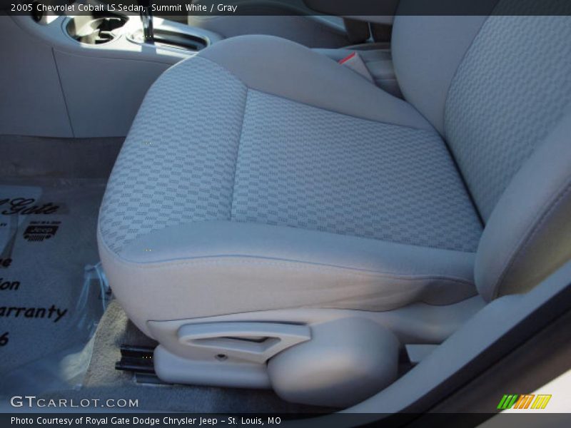 Summit White / Gray 2005 Chevrolet Cobalt LS Sedan