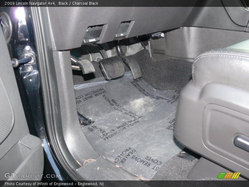 Black / Charcoal Black 2009 Lincoln Navigator 4x4