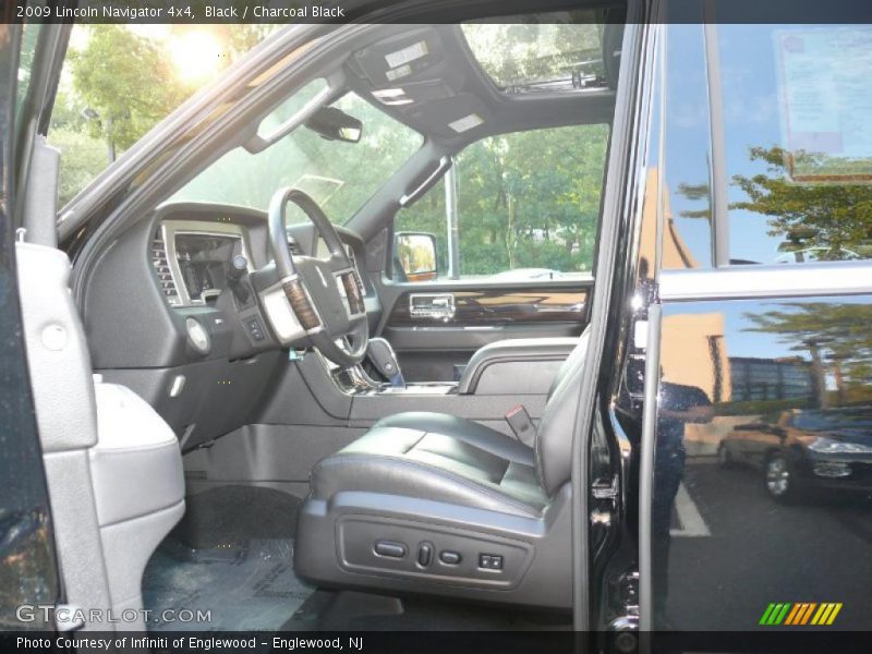 Black / Charcoal Black 2009 Lincoln Navigator 4x4