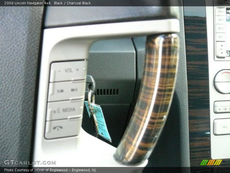 Black / Charcoal Black 2009 Lincoln Navigator 4x4