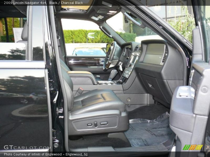 Black / Charcoal Black 2009 Lincoln Navigator 4x4