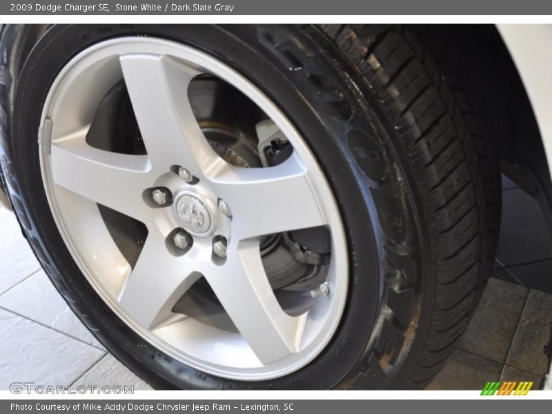 Stone White / Dark Slate Gray 2009 Dodge Charger SE