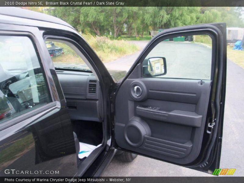 Brilliant Black Crystal Pearl / Dark Slate Gray 2010 Dodge Nitro SE