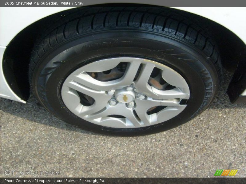 White / Gray 2005 Chevrolet Malibu Sedan