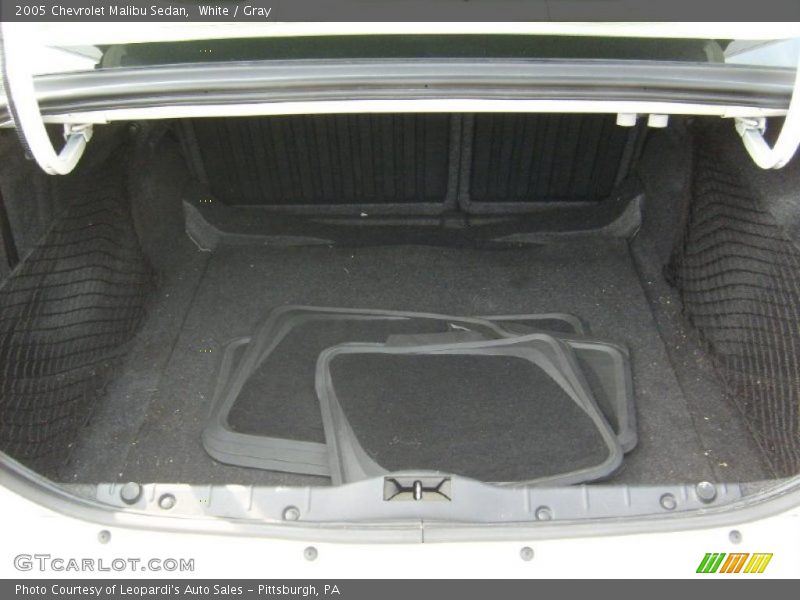 White / Gray 2005 Chevrolet Malibu Sedan