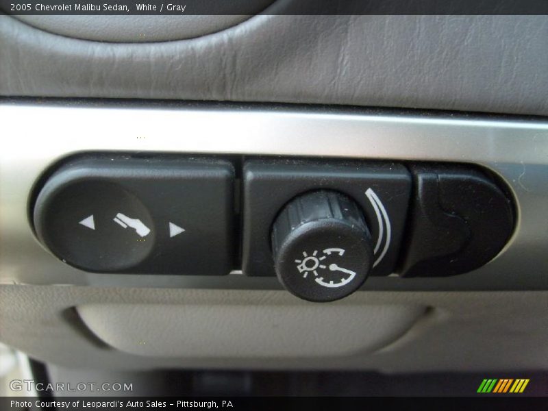 White / Gray 2005 Chevrolet Malibu Sedan