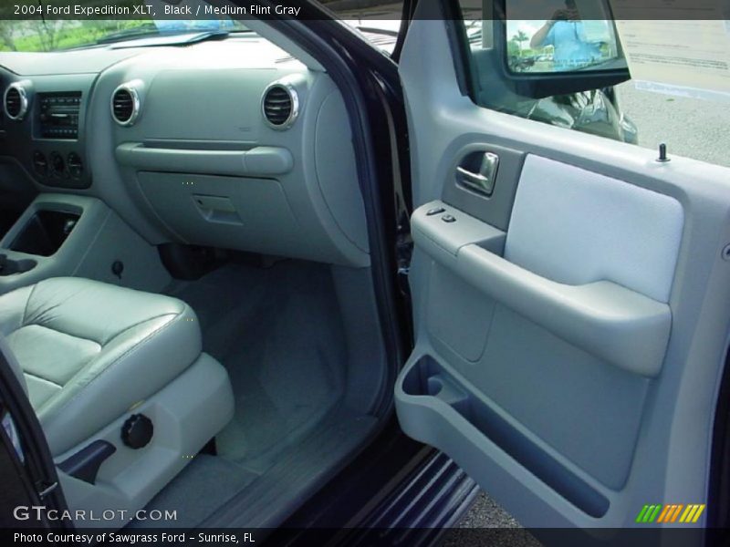 Black / Medium Flint Gray 2004 Ford Expedition XLT