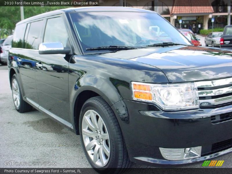 Tuxedo Black / Charcoal Black 2010 Ford Flex Limited