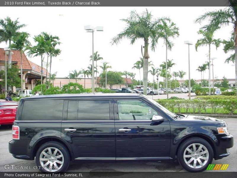 Tuxedo Black / Charcoal Black 2010 Ford Flex Limited