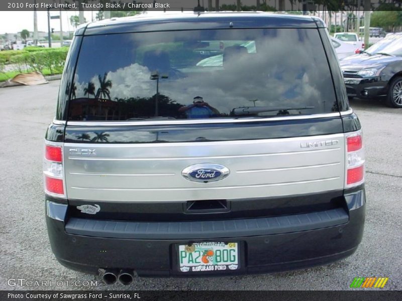 Tuxedo Black / Charcoal Black 2010 Ford Flex Limited