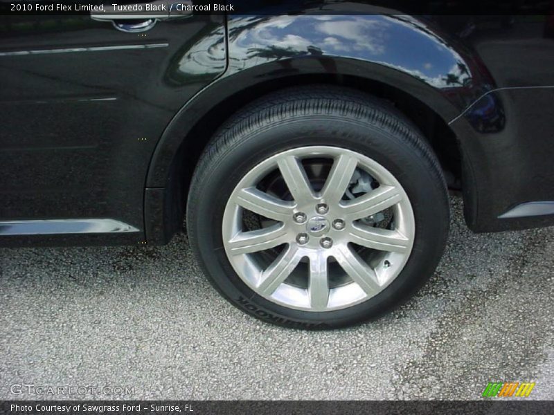 Tuxedo Black / Charcoal Black 2010 Ford Flex Limited