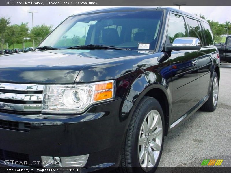Tuxedo Black / Charcoal Black 2010 Ford Flex Limited