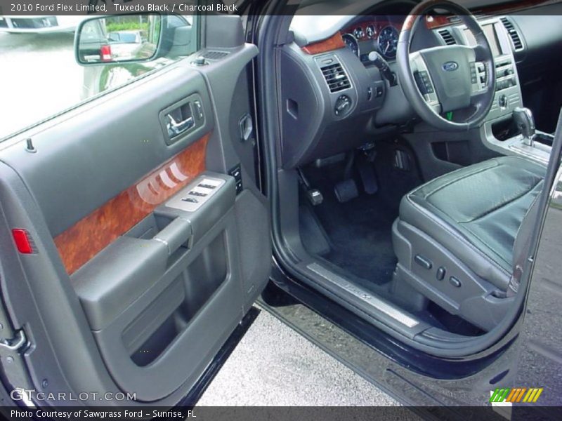 Tuxedo Black / Charcoal Black 2010 Ford Flex Limited
